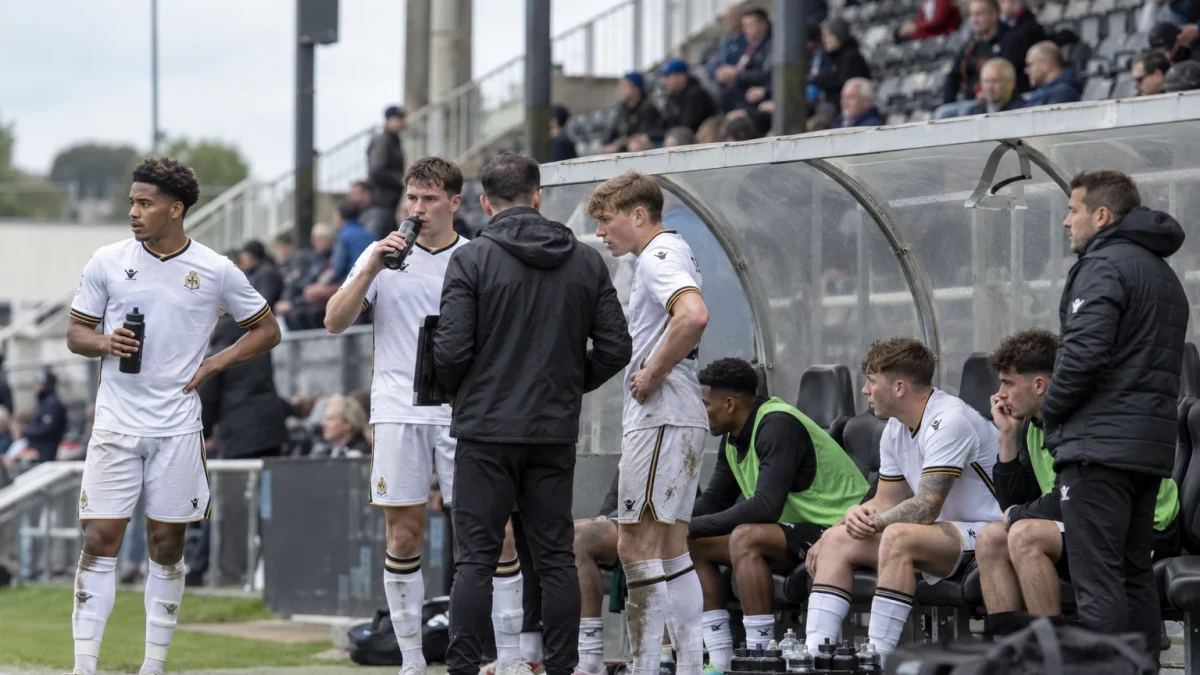 Nedrykksplass for MK Dons etter sju kamper uten seier