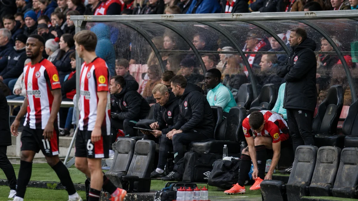 Brentford åpnet sesongen med 3–0-seier over Tottenham