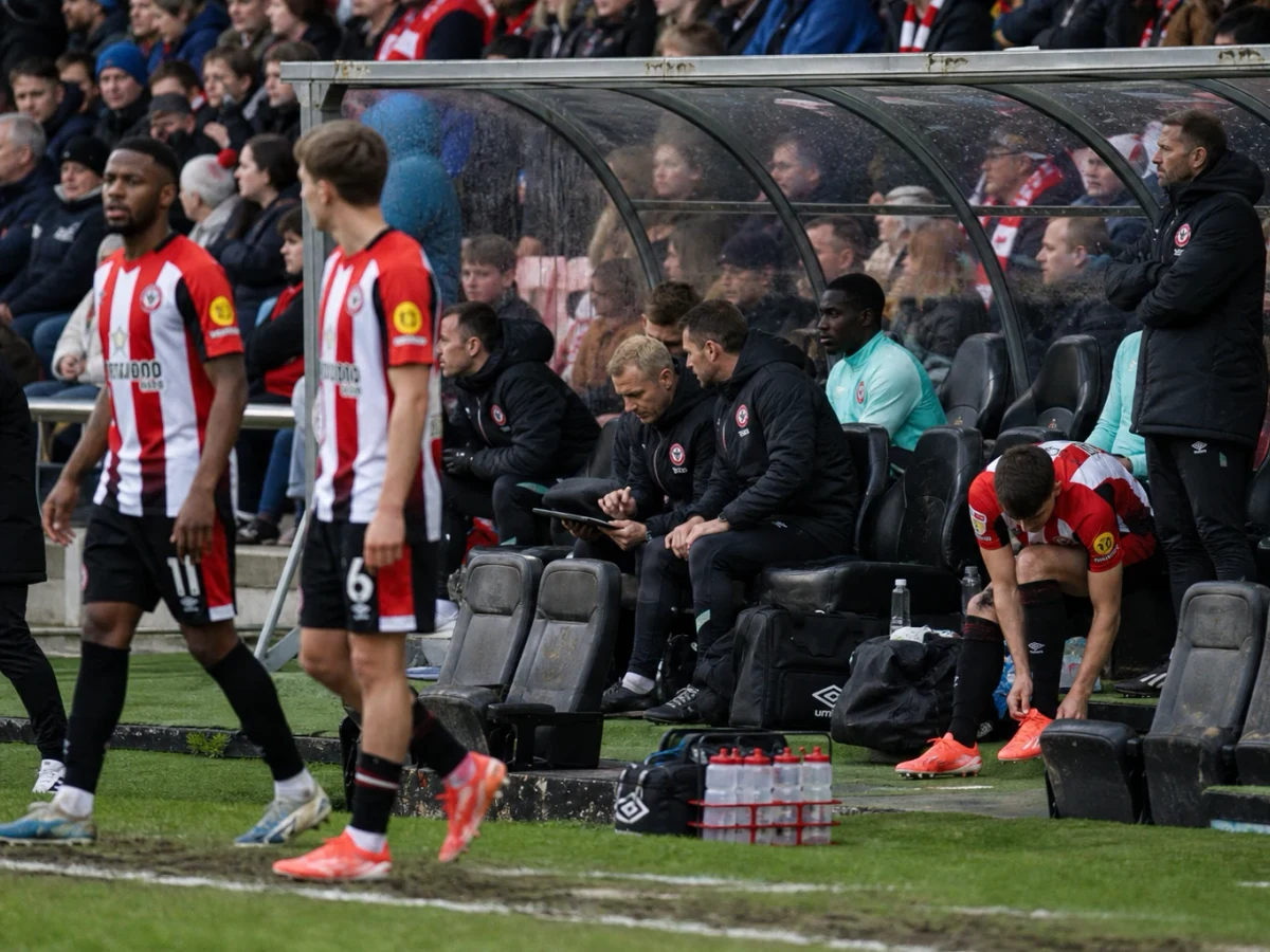 Brentford åpnet sesongen med 3–0-seier over Tottenham